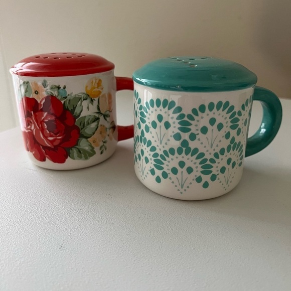 Retired Pioneer Woman "Vintage Floral" Salt & Pepper Shakers | Floral. - Picture 1 of 7